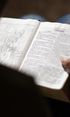 Waarom Compassion Nederland leesplannen schrijft voor de YouVersion Bijbel app