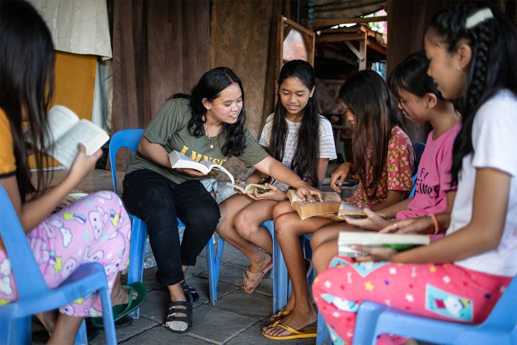 Jojin ging zelf naar een Compassion-project en geeft nu les in haar omgeving