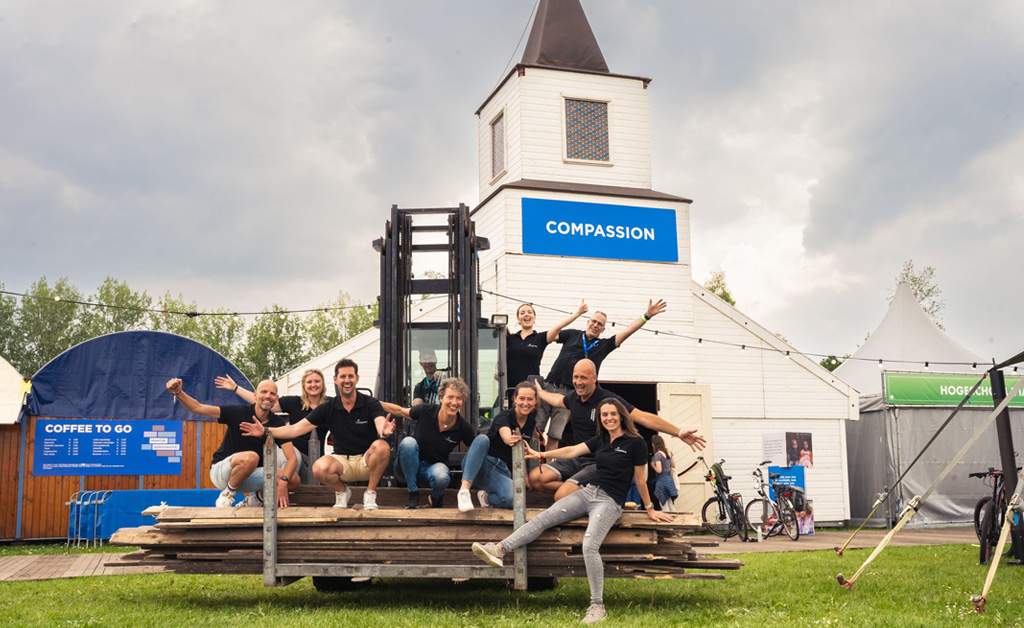 Sfeerimpressie van de Compassion Kerk tijdens Opwekking 2024.