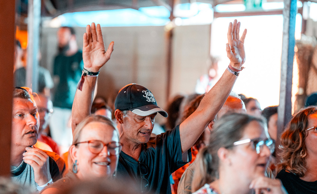 Sfeerimpressie van de Compassion Kerk tijdens Opwekking 2024.