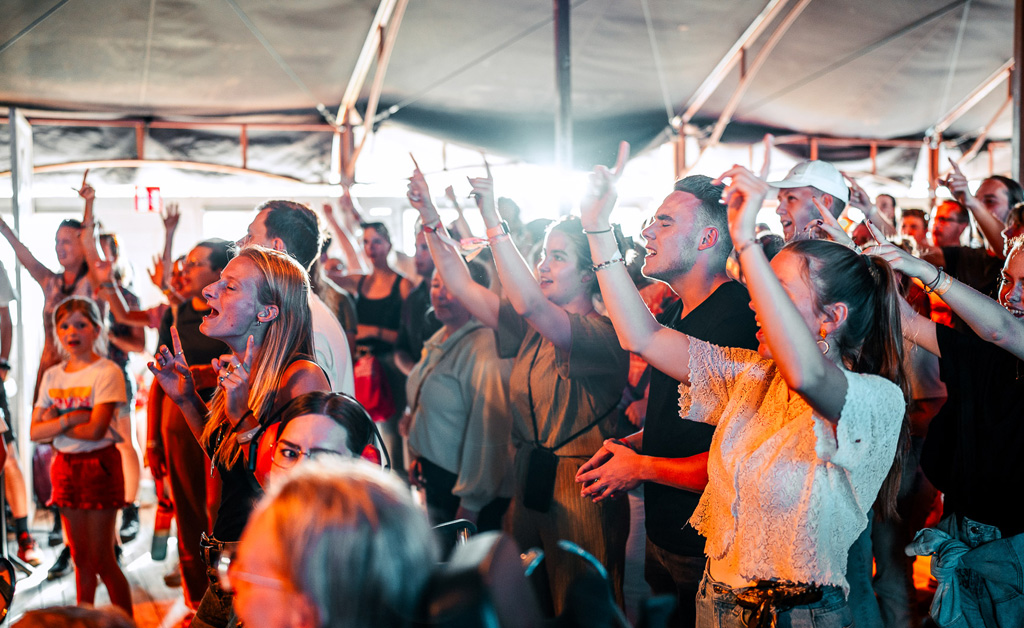 Sfeerimpressie van de Compassion Kerk tijdens Opwekking 2024.